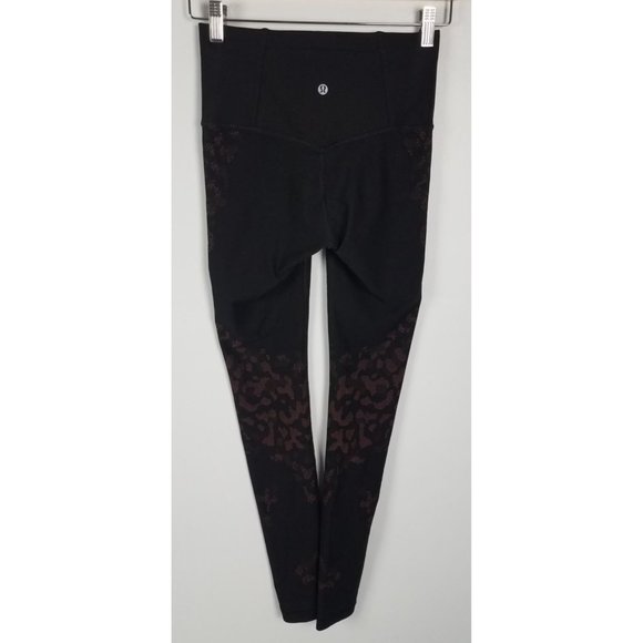 Lululemon Women's Sz. 6 Mapped Out High Rise Tight 28" in Black & Brick Camo - Picture 4 of 6